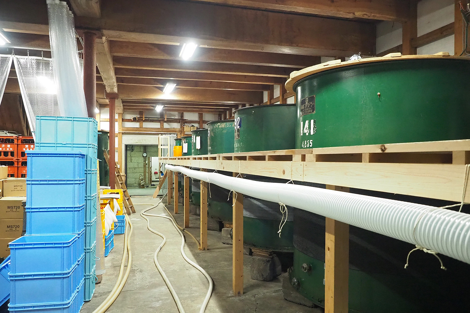 実際、酒蔵の中を見学できます