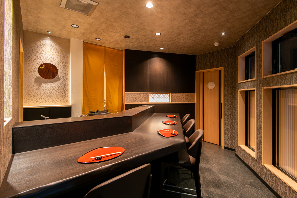 モダンな個室カウンター席