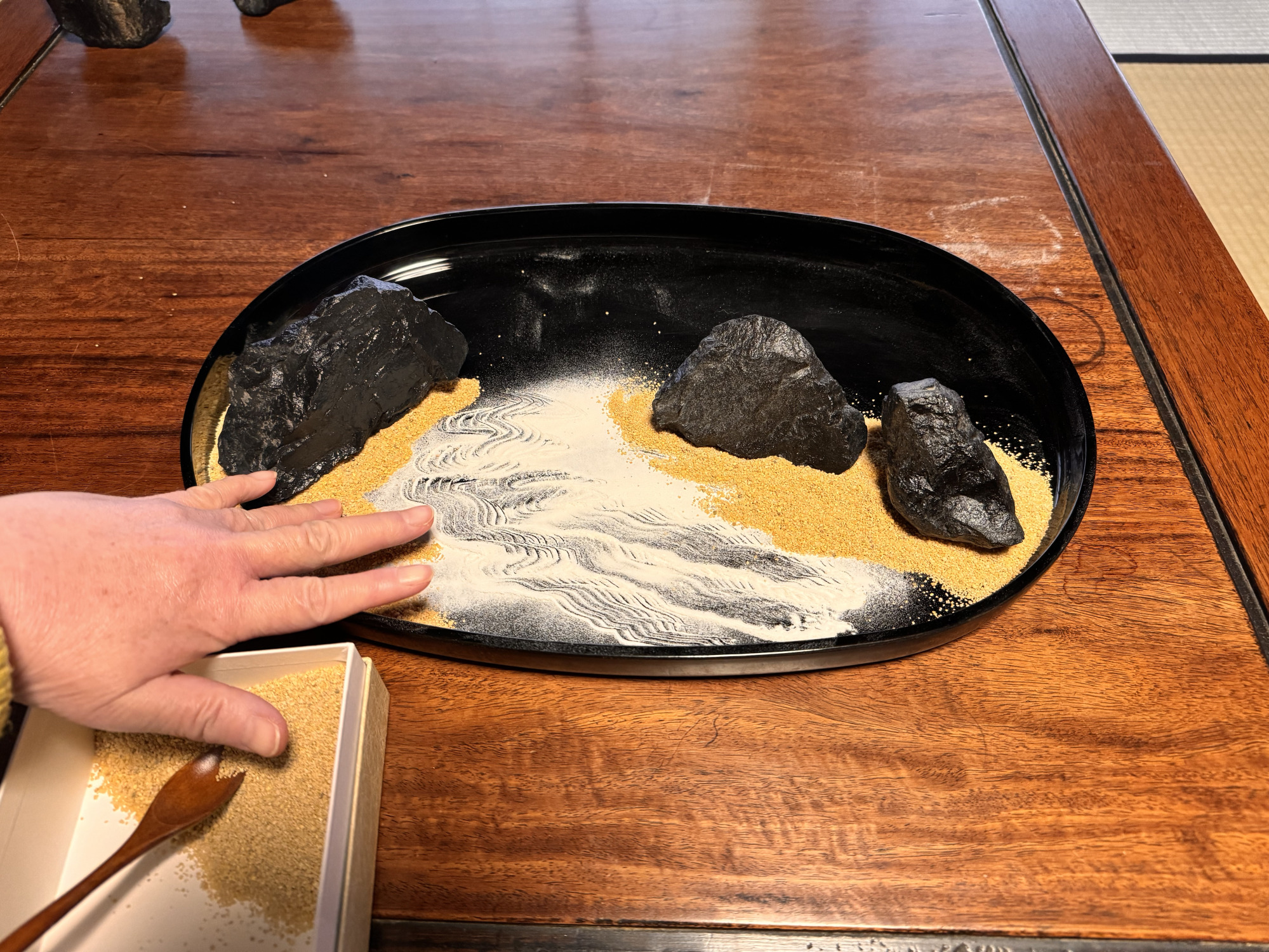 指の腹で微調整