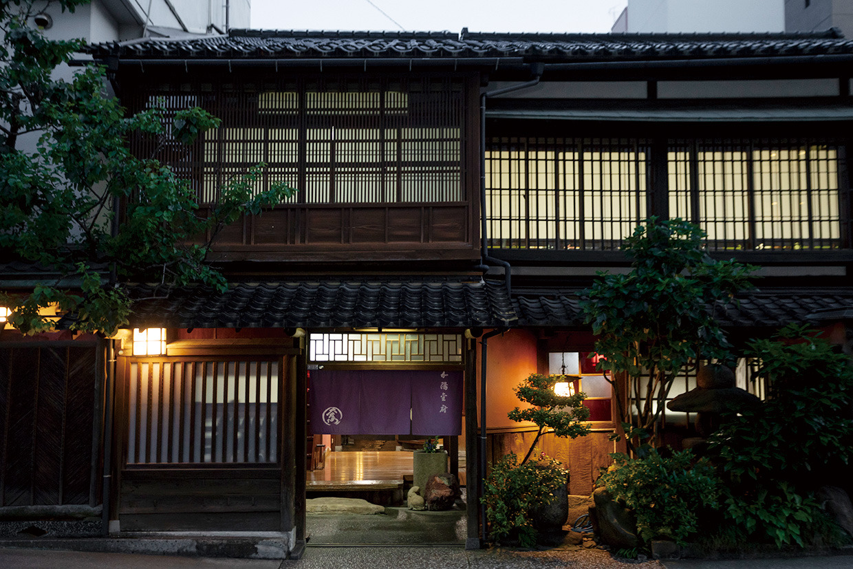 【旅物語プレミアム】本場の老舗料亭で食す『加賀料理』と芸妓と巡る古都金沢２日間