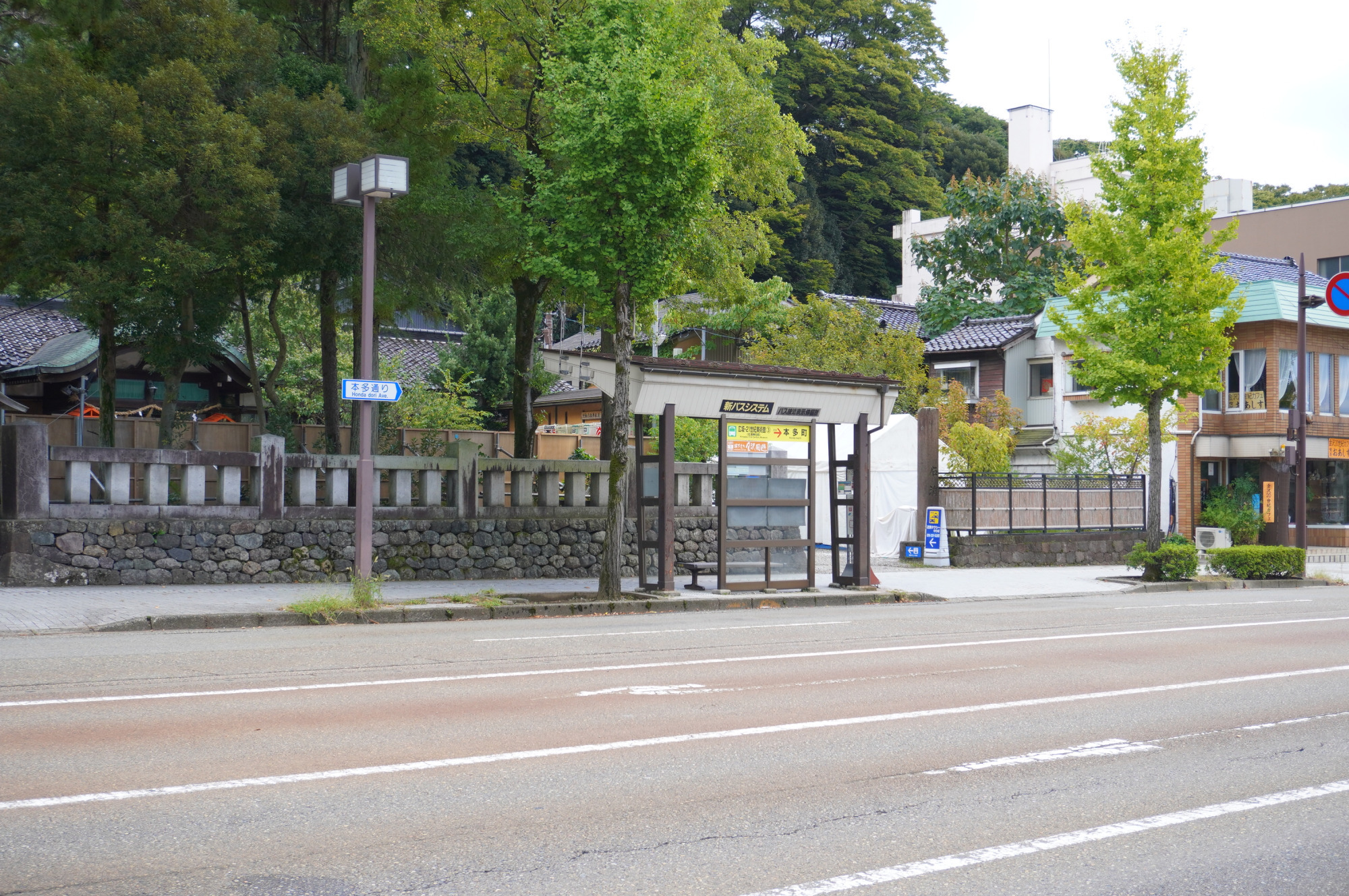 広坂・本多の森周辺には美術館や文化施設が集まり、緑や歴史ある街並みを眺めながら徒歩で巡れます。