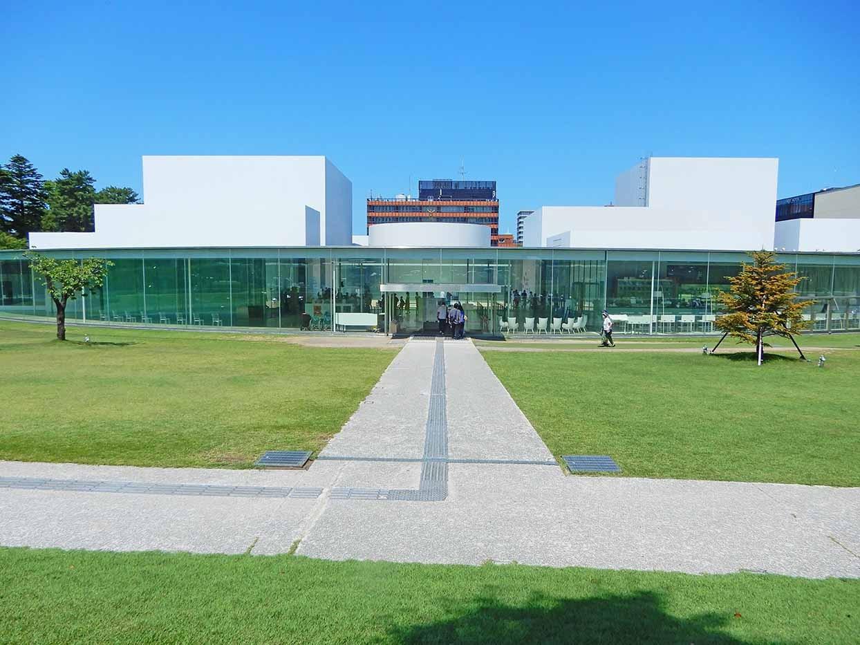 ⑧金沢21世紀美術館