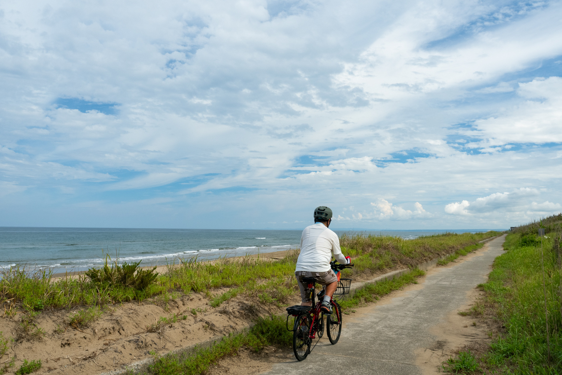 海岸沿いのサイクリングロード