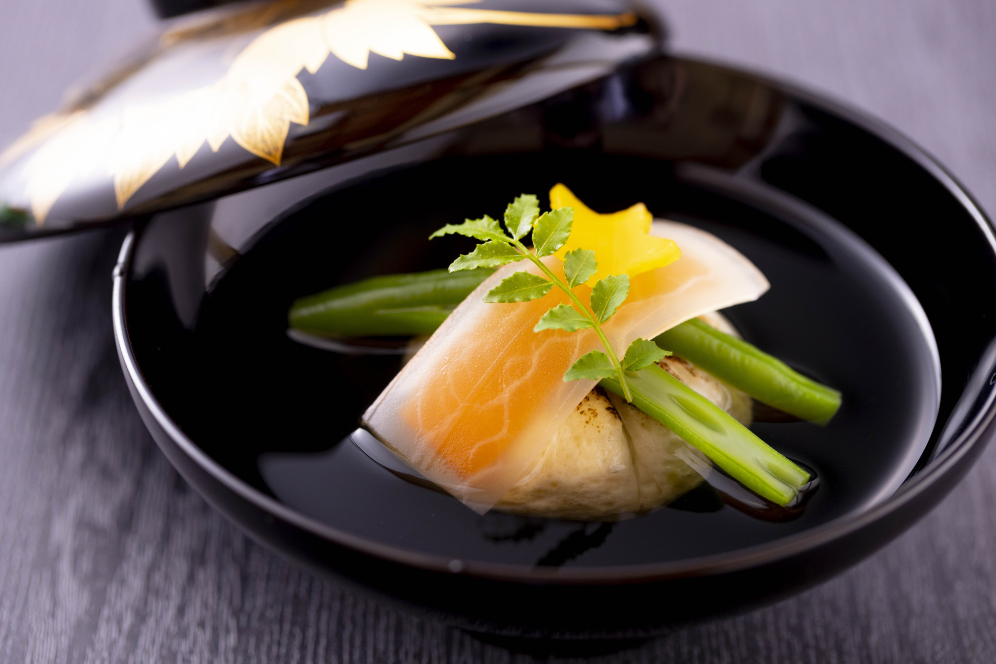 加賀百万石の栄華を伝える「加賀料理」とジャルダン ポール・ポキューズでの「フランス料理」の饗宴
加賀・金沢 2日間
