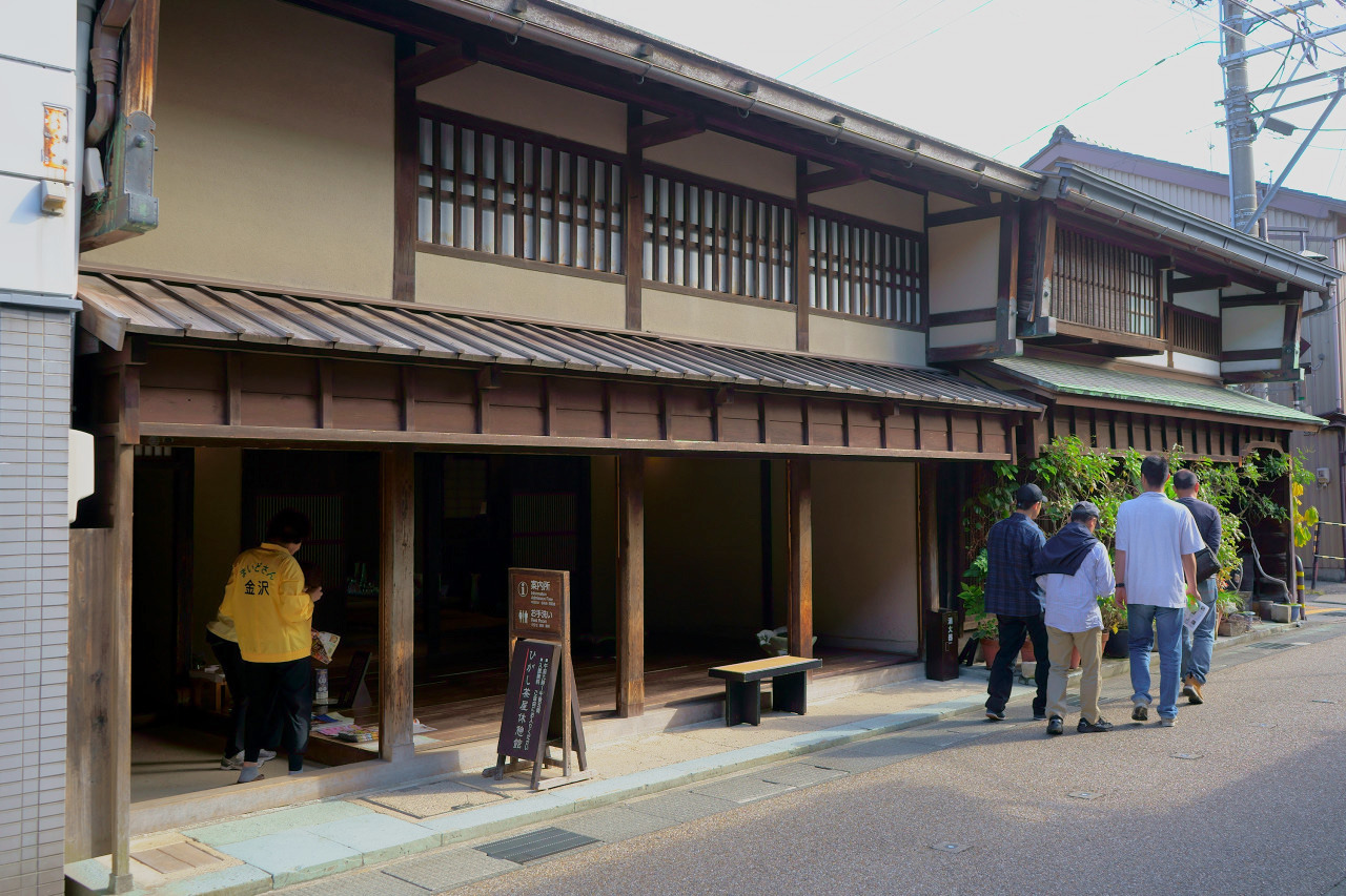 ひがし茶屋休憩館
