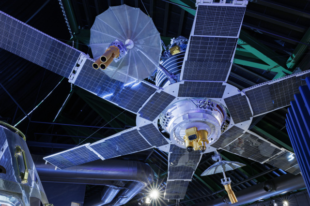 ⑤宇宙科学博物館コスモアイル