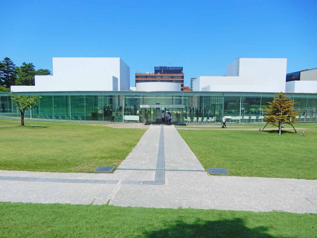②金沢21世紀美術館