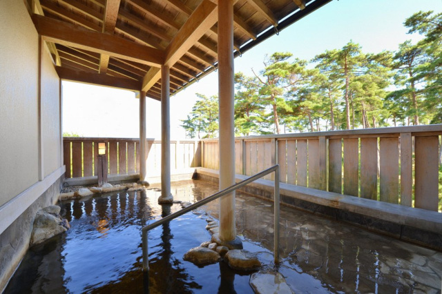 源泉かけ流しの天然温泉！千里浜やわらぎ温泉