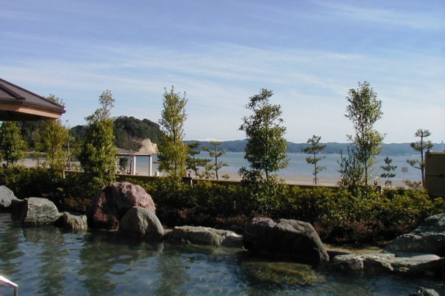 目の前に日本海が広がる！ひょっこり温泉 島の湯