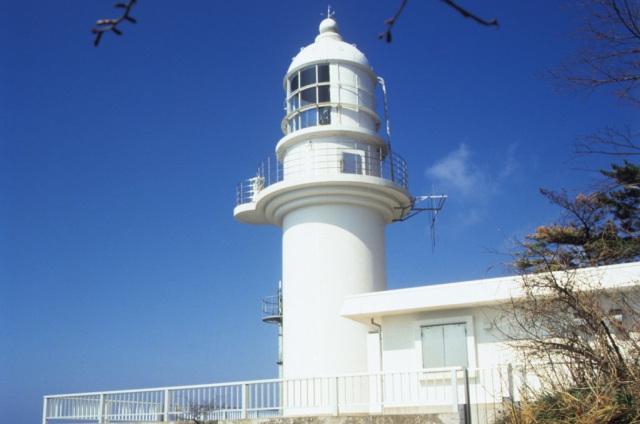 ＜輪島温泉郷＞猿山岬灯台(雪割草群生地)