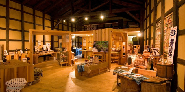 「味噌蔵・醤油蔵」へ。