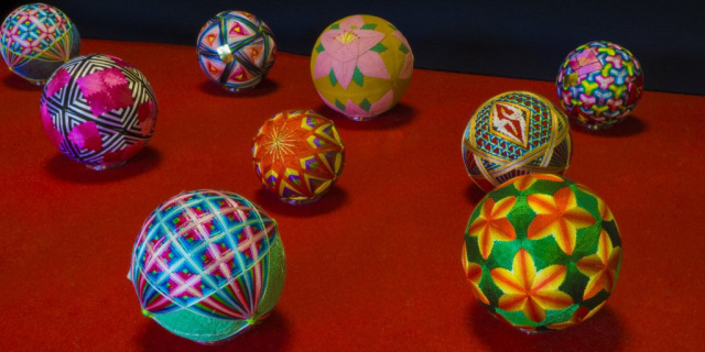 華やかな色彩が魅力　「加賀てまり」