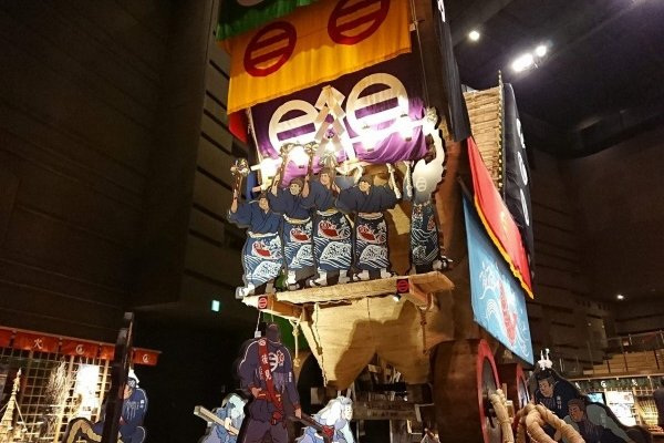 お祭り会館ガイドツアー