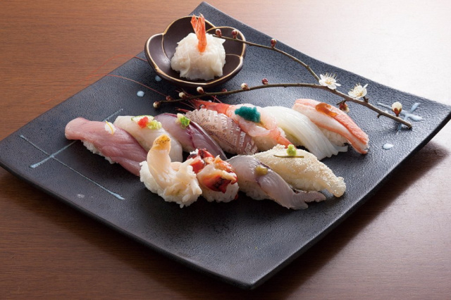 朝獲れの魚を味わう「すし王国　能登七尾」