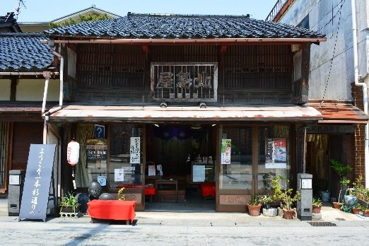 七尾・花嫁のれん館と一本杉通り　