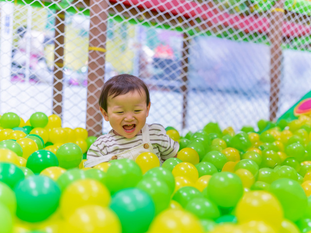 子どもと楽しむ石川県の室内遊び場・レジャー施設９選｜2026年最新