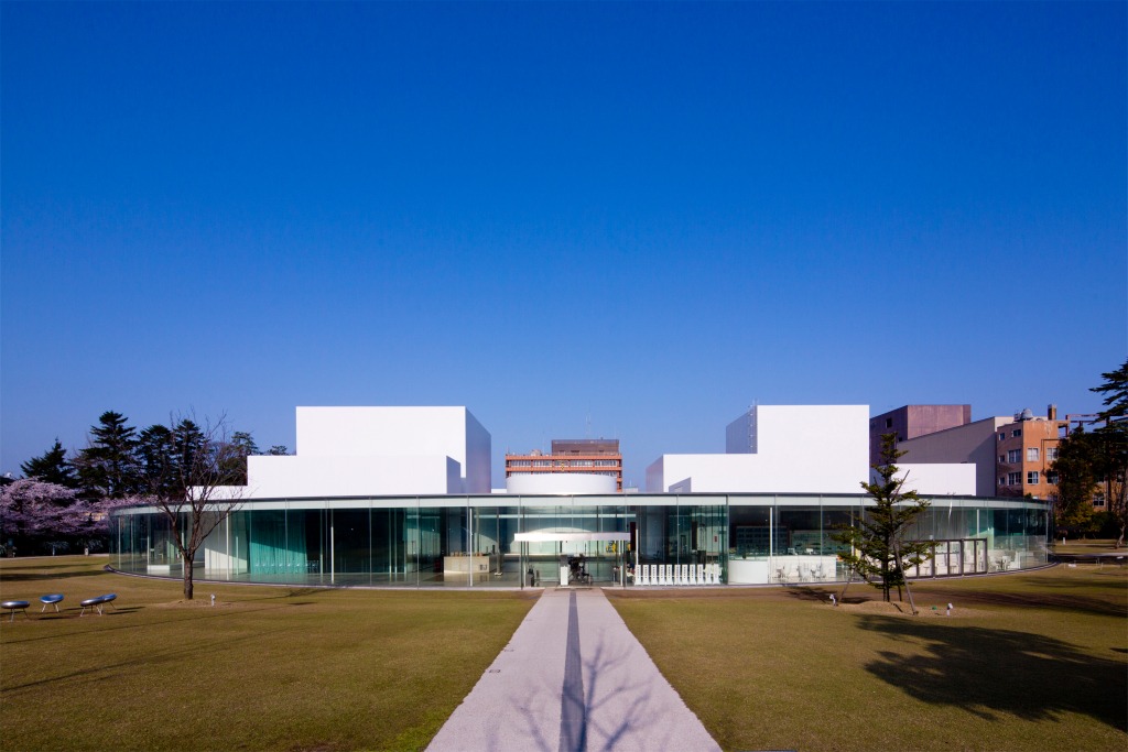 金沢21世紀美術館・外観(写真提供：金沢市)