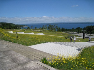 美術館の庭園から見える風景：七尾湾を一望出来る最高のロケーション