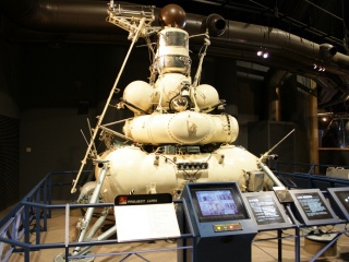 実物のバックアップ機「ルナ24号月面着陸船」。