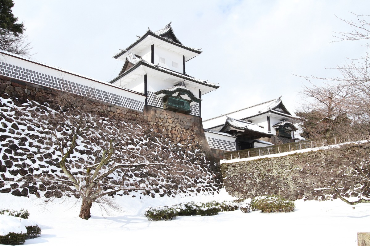 風情漂う冬の金沢城。
