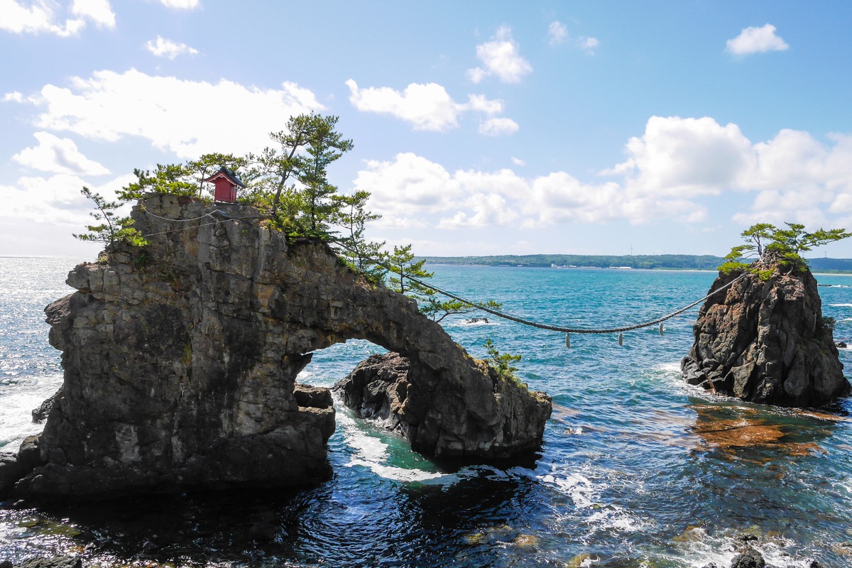 機具岩｜スポット｜【公式】石川県の観光/旅行サイト「ほっと石川旅