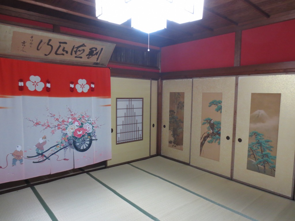 とら屋陶器店（ことらや）