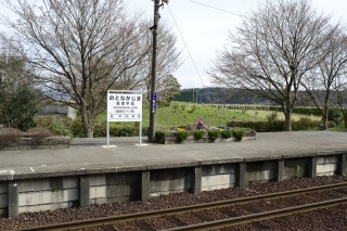 能登中島駅の愛称は「演劇ロマン駅」。