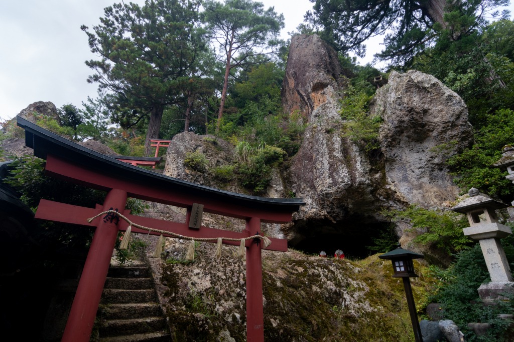 那谷寺で奇岩遊仙境体験＆朝の境内散策