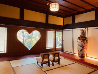 「ハートの窓」から眺める日本庭園は必見