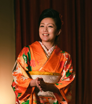 望月あかり（民謡歌手・MC)