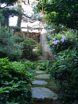 築９０年の国登録文化財のお宿。お庭も魅力的です。