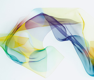 「天女の羽衣」髪の毛の約5分の1の細さの糸で織られた極薄素材のスカーフ