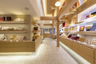 吹き抜けのあるゆったりとした空間です。