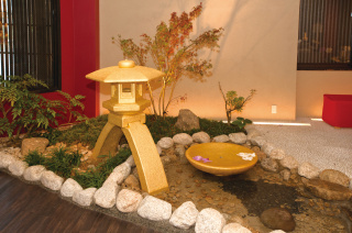 店内のフォトスポット「金箔の庭」