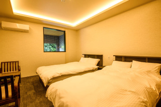 源泉露天風呂付き特別洋室 （渓流眺望）