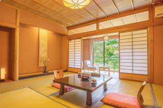 和室（渓流眺望）