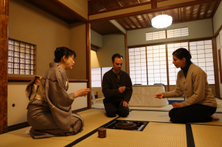 お点前座で実際のお道具をご覧いただけます