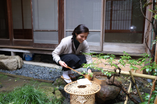 お茶室へ入る前に禊の儀式