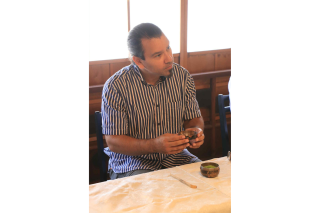 手に取って茶道具をごれ覧頂けます