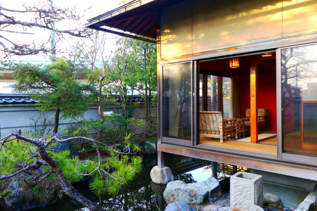 数寄屋風旅館からさわ