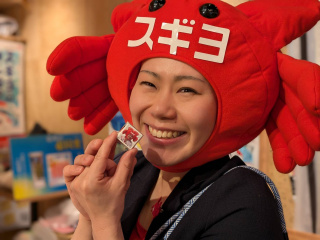 株式会社スギヨマーケティング部マーティング推進課広報　田畑梨杏里さん（カニカマレディ）